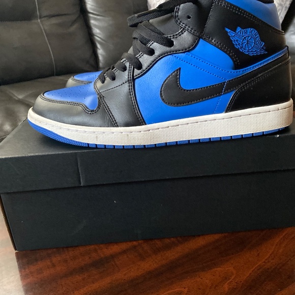 Royal Blue Jordan 1s - Picture 5 of 6